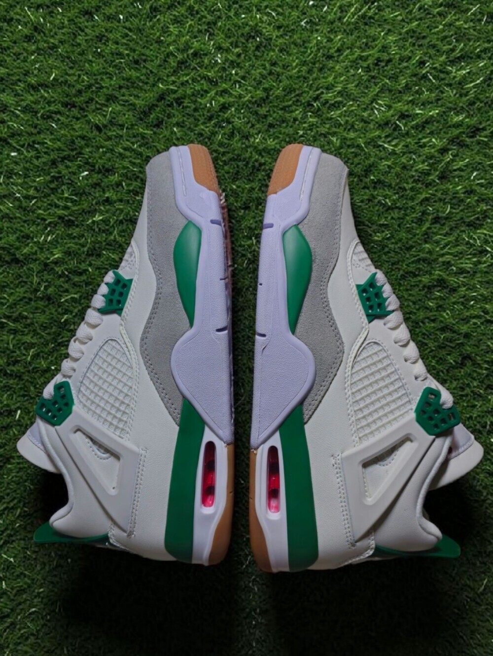 Air Jordan 4 Retro SB Pine Green Size 10 Replacement Box
